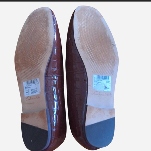 Clarks, merlot crocodile patent leather ballet flats size 8 - Picture 4 of 5
